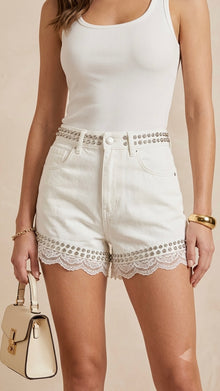 Short blanco con brillos