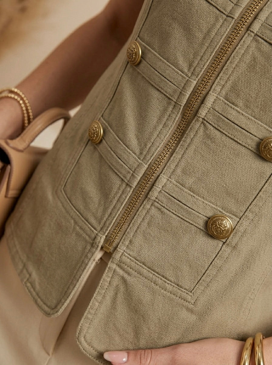 Top militar con botones