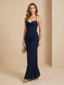 Vestido pegado con espalda descubierta