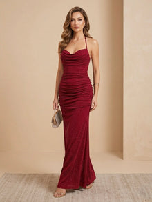 Vestido pegado con espalda descubierta