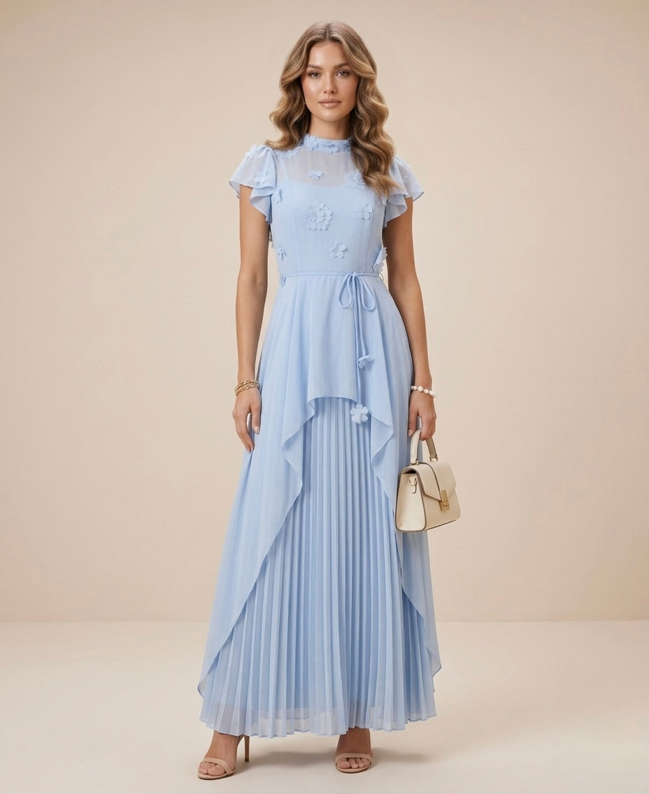 Vestido azul con flores bordadas y caída suave